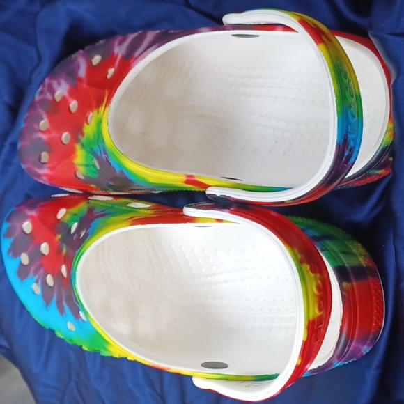Crocs Men's Classic New Tie-Dye Graphic Clog Size 10 Men 12 Women NWOT - Picture 2 of 4
